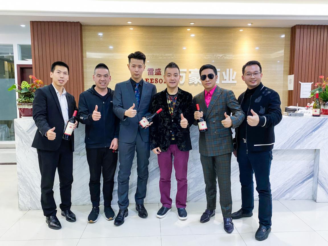 全球超模大賽主席到訪91桃色在线观看紅酒洽談深度合作(圖1) 全球超模大賽主席到訪91桃色在线观看紅酒洽談深度合作(圖1)